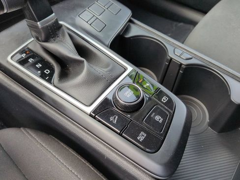 Used 2025 Kia Sportage LX FWD image 27