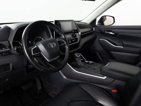 Used 2022 Toyota Highlander XLE FWD image 12