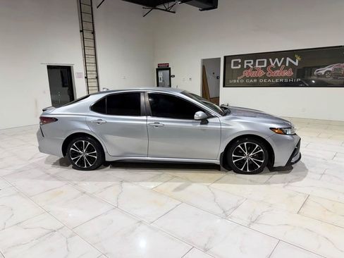 Used 2021 Toyota Camry SE FWD image 8
