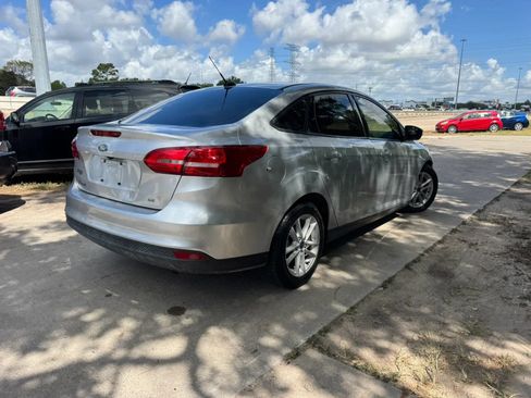 Used 2018 Ford Focus SE FWD image 6