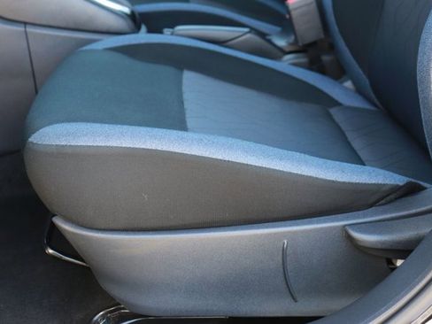 Used 2025 Nissan Versa SV image 10