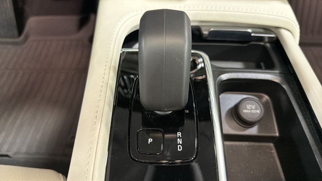 Used 2025 Volvo V90 B6 Cross Country Plus w/ Climate Package AWD/4WD image 40