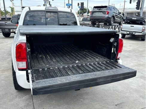 Used 2017 Toyota Tacoma SR5 w/ Tow Package RWD image 14