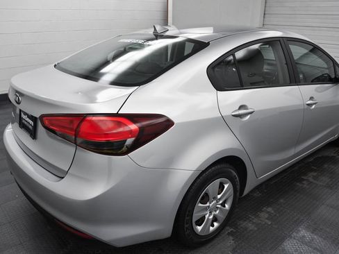 Used 2017 Kia Forte LX image 7