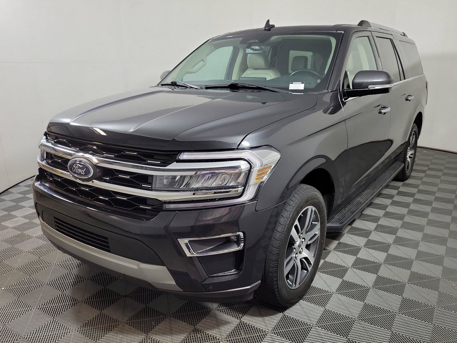 Used 2024 Ford Expedition Max Limited RWD image 3