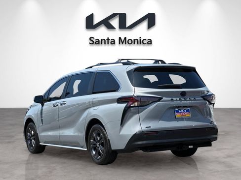 Used 2024 Toyota Sienna XLE Woodland Edition AWD/4WD image 4