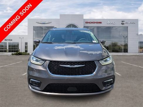 Certified 2022 Chrysler Pacifica Touring-L FWD image 6