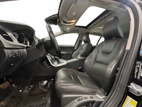 Used 2017 Volvo V60 T5 Platinum w/ Climate Package image 10