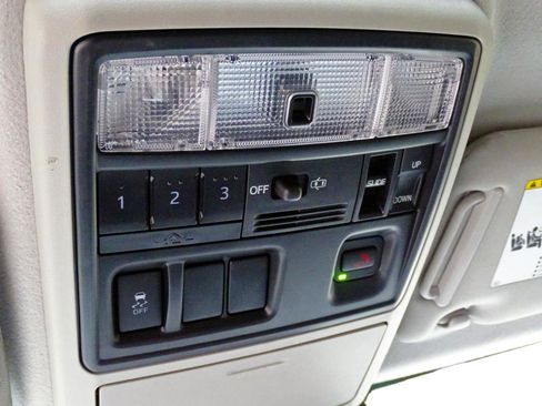 Used 2021 Toyota 4Runner SR5 Premium w/ Moonroof Package RWD image 39