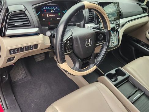 Certified 2022 Honda Odyssey Touring image 2