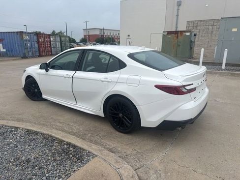 Used 2025 Toyota Camry SE FWD image 5