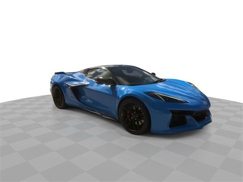 Used 2025 Chevrolet Corvette Z06 image 2