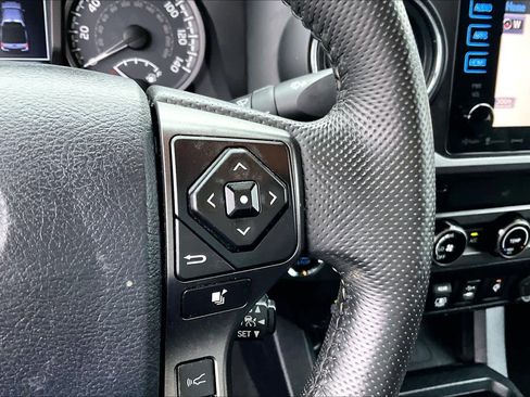 Used 2018 Toyota Tacoma TRD Off-Road w/ Technology Package image 23