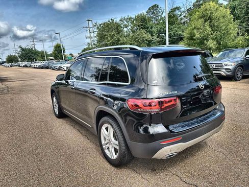 Used 2023 Mercedes-Benz GLB 250 w/ Premium Package image 6