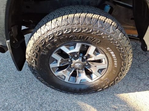 Certified 2019 Toyota Tacoma TRD Off-Road image 6