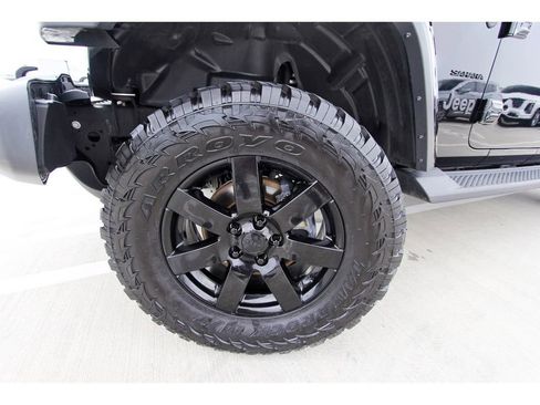 Used 2019 Jeep Wrangler Unlimited Sahara AWD/4WD image 30