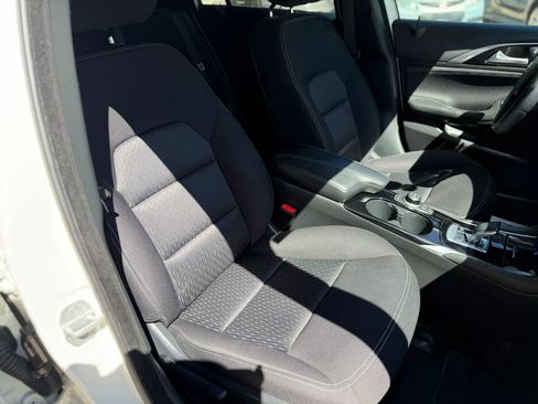 Used 2018 INFINITI QX30 image 19