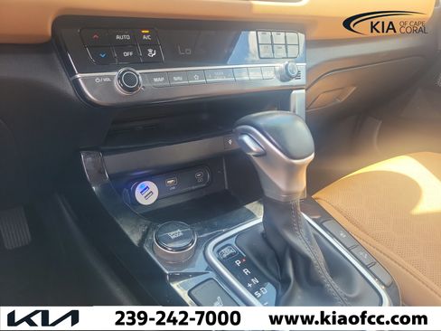 Certified 2024 Kia Seltos EX FWD image 17