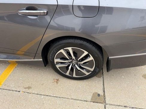 Certified 2018 Honda Accord Touring image 5