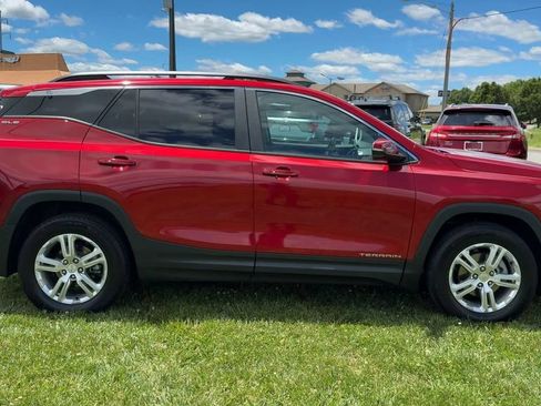 Used 2022 GMC Terrain SLE w/ Driver Convenience Package FWD image 8
