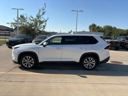 Used 2024 Toyota Grand Highlander AWD Hybrid image 4