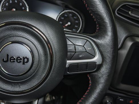 Used 2019 Jeep Renegade Trailhawk w/ UConnect 8.4 Nav Group image 28