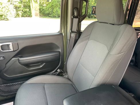 Used 2023 Jeep Wrangler Unlimited w/ Cold Weather Group AWD/4WD image 16