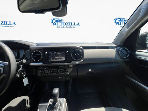 Used 2018 Toyota Tacoma SR5 AWD/4WD image 11