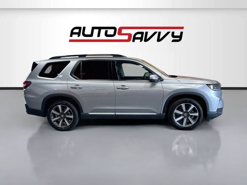 Used 2024 Honda Pilot Touring image 8