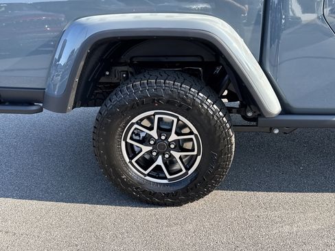 New 2025 Jeep Gladiator Rubicon image 12