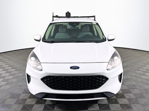 Used 2020 Ford Escape SE image 2