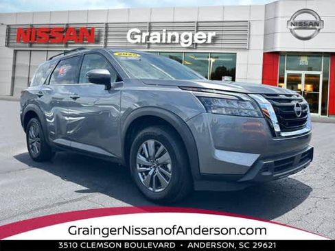 Certified 2025 Nissan Pathfinder SV FWD image 1