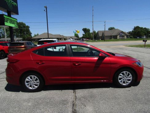 Used 2017 Hyundai Elantra SE FWD image 9