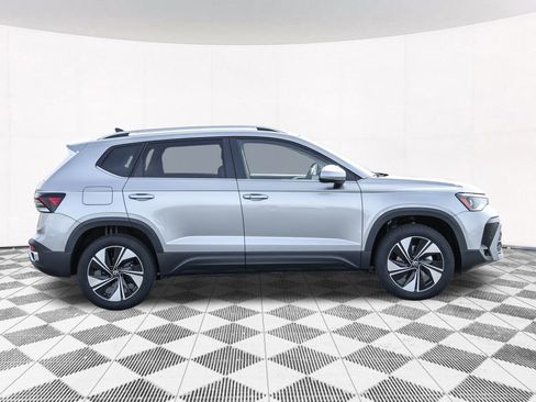 New 2025 Volkswagen Taos SE image 12