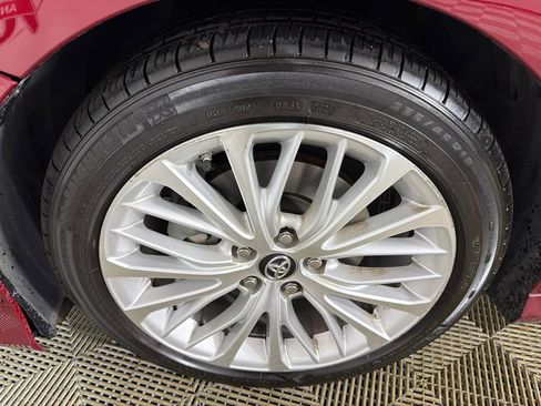 Used 2018 Toyota Camry XLE FWD image 12