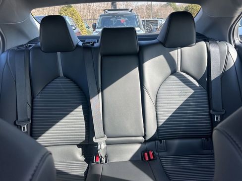 Used 2023 Toyota Camry SE image 11