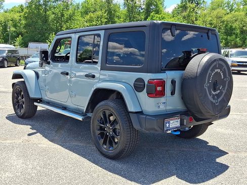 Used 2023 Jeep Wrangler Unlimited Sahara w/ Dual Top Group AWD/4WD image 8