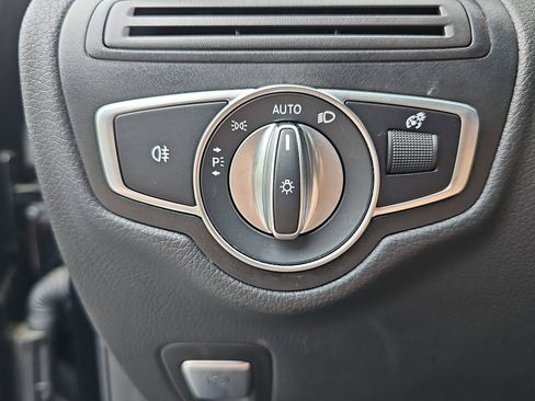Used 2022 Mercedes-Benz GLC 300 image 31