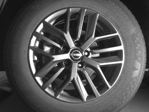 Used 2026 Nissan Rogue SV FWD image 15
