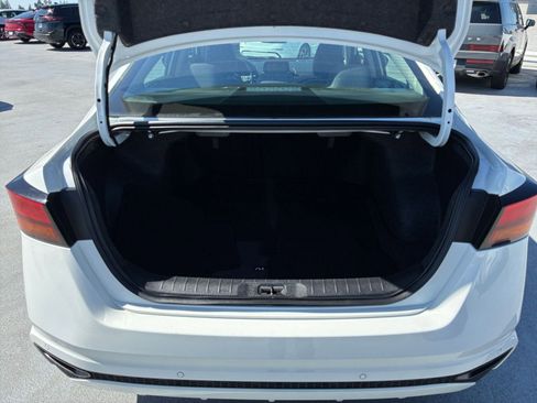 Used 2025 Nissan Altima 2.5 SV FWD image 31