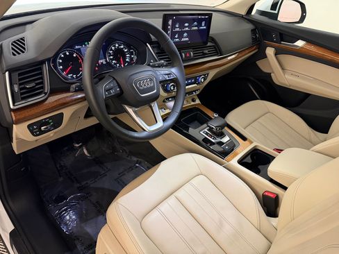 Used 2023 Audi Q5 2.0T Premium w/ Convenience Package AWD/4WD image 4