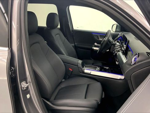 Used 2026 Mercedes-Benz GLB 250 image 2