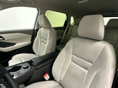 Used 2024 Nissan Rogue SV image 9