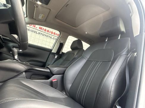 Used 2024 Honda HR-V EX-L image 11