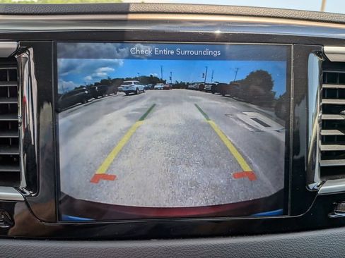 Used 2018 Chrysler Pacifica Touring-L w/ Tire & Wheel Group FWD image 25