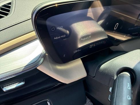 Used 2025 Buick Enclave Preferred w/ Power Package FWD image 2