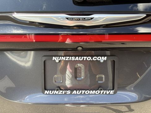 Used 2023 Chrysler Pacifica Limited AWD/4WD image 43