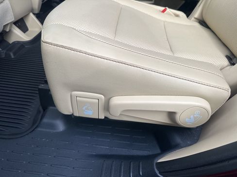 Used 2019 Toyota Highlander Limited Platinum AWD/4WD image 24