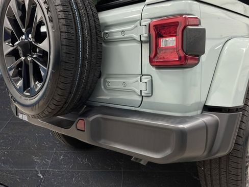 Used 2024 Jeep Wrangler Unlimited Sahara image 32