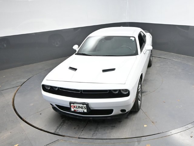 Used 2015 Dodge Challenger SXT RWD image 24
